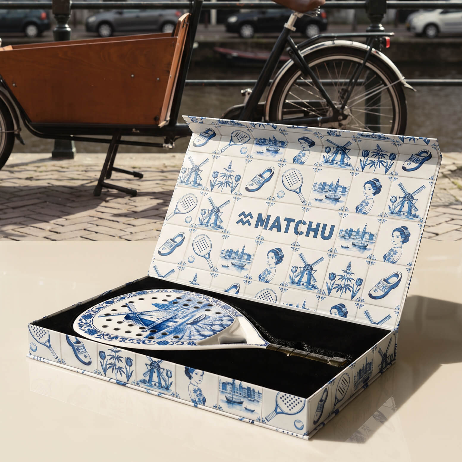 Padel-Schläger in einer speziellen Verpackung